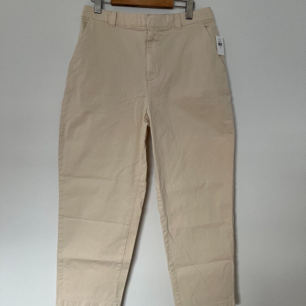 GAP Straight Up Khaki Pant - Size 8